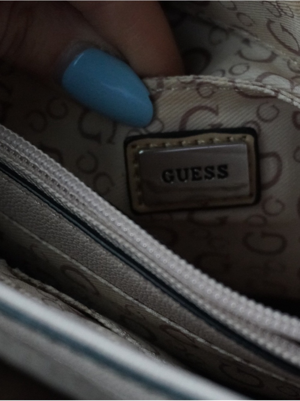 GUESS Cream Pink Logo-Embossed Chain Shoulder Bag with Silver Hardware - Picture 5 of 5
